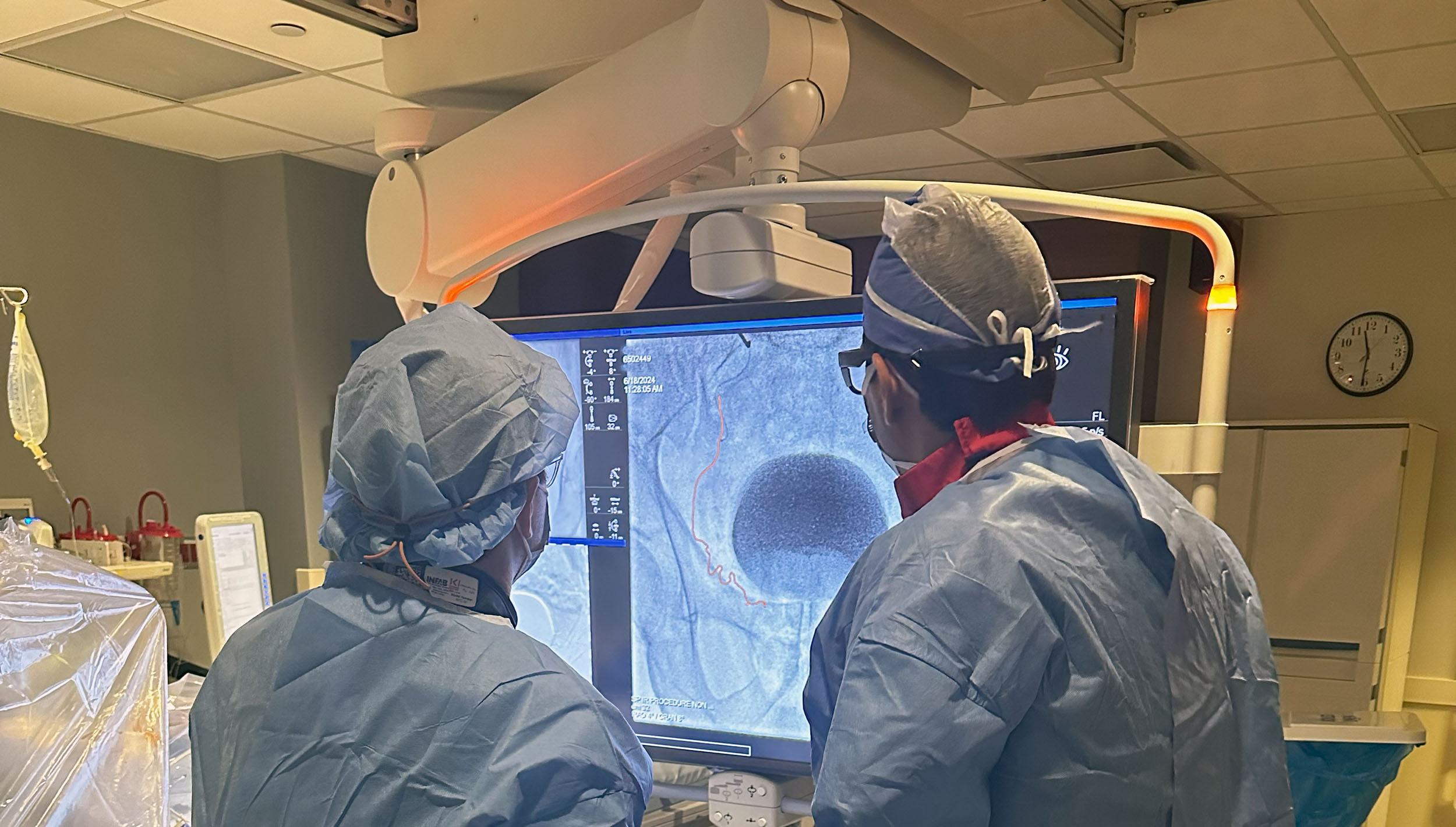 Dr. Rastinehad lecturing on focal therapy for prostate cancer at a urology conference
